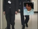 [노컷TV]이명박 대통령과 부시 미국 대통령은 오늘 확대정상회담을 갖고 한미동맹의 미래지향적 발전과 북핵문제 해결에 긴밀히 공조하기로 합의했습니다.또 처음으로 북한의 인권 개선을 공개적으로 촉구했습니다. 여야 정치권은 이번 한미정상회담에 대해 엇갈린 반응을 보였습니다. 이명박 대통령은 안병만 교육과학기술부 장관과 장태평 농림수산식품부 장관, 전재희 보건복지가족부 장관에게오늘 공식 임명장을 수여했습니다. KBS 정연주 사장을 끌어내리기 위한 정권 차원의 전방위적 압박이 계속되면서야권과 시민단체의 반발도 거세지고 있습니다. 김옥희 씨의 공천 비리 의혹을 수사하고 있는 검찰은 김 씨가 한나라당 공천 발표 전에 3억여원을 인출한 사실을 밝혀내고 구체적인 사용처 확인 작업을 벌이고 있습니다. 중국 인터넷 홈페이지에 우리 국민의 이름과 주민번호 등 개인정보가 떠돌고 있습니다. 그러나 우리의 관계 당국은 대책 마련은 고사하고 그 실태조차 제대로 파악하지 못하고 있습니다. 경찰이 불법 폭력 시위대를 검거할 경우 2만원, 구속되면 5만원 씩 포상금을 지급하기로 한 방침에 대해 정치권과 네티즌의 반발이 거세지자 포상금 계획을 철회하기로 했습니다. 전국 10개 혁신도시의 토지보상이 올해 안에 마무리될 것으로 보입니다. ◆ CBS 노컷뉴스(노컷TV) 채승옥PD ◆ 인터넷뉴스의 새로운 상상, 노컷TV  　 ⓒ CBS 노컷뉴스 무단전재 및 재배포 금지  ◆ 바로가기 노컷TV http://www.nocut.tv             노컷뉴스　http://www.nocutnews.co.kr