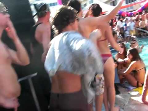 Shelborne - David Guetta playing at DJ Mag's Pool Party - Shelborne Hotel - Wednesday, March 25, 2009. South Beach - Miami - FL.