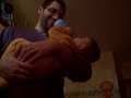 Noah boit son bib tout seul.AVI
