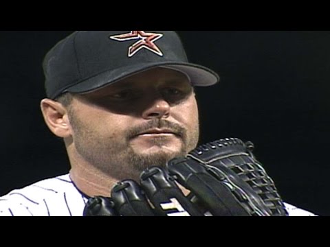 Watch Roger Clemens & Toby Keith Karaoke To Toby's Song
