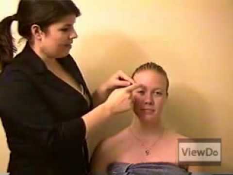 ViewDo: How to Pluck Eyebrows Video