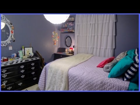 how to fit a queen bed in a small room