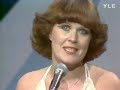 lea laven: aamulla n�in rakkaani
suomen karsinta
1978

h�n on kuollut
n�in se kerrottiin
ja viel� aamulla katsoin
silmiin niin rakkaisiin
vierellein j�� y�ksi
suru vain
asuu hiljaisuus
mun huoneessain

aamulla viel�
rakkaani n�in
mut kaiken t�� p�iv�
vei vierelt�in
jos luoja sois
tahtoisin pois
rakkaani luo
rakkaani luo
rakkaani luo

h�n eli niinkuin
tuuli el�� voi
ja joka p�iv��ns� tarttui
niist� onnensa loi
han oli kaikki
mink� halusin
miksi h�net
m� n�in menetin

aamulla viel�
rakkaani n�in
mut kaiken t�� p�iv�
vei vierelt�in
jos luoja sois
tahtoisin pois
rakkaani luo
rakkaani luo
rakkaani luo