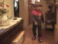videos de Johnny construit une maquette de skate parc et Eddie essaie ses patins à roulettes