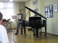 Jurjen speelt klarinet op de voorspeelavond van de muziekschool Gouda op 16 april met Riekje op de vleugel. (Concerto in Bes Opus1 B.H.Crusell)