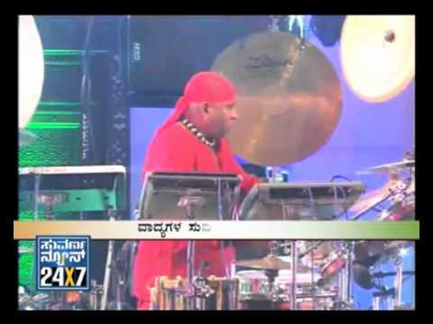 jugalbandhi - http://www.suvarnanews.tv - 26 January 2012 - Bombat-Jugalbandhi with Drummer Shivamani mesmerises audience with saxpohone music maestro Kadri Gopalnath, flu...