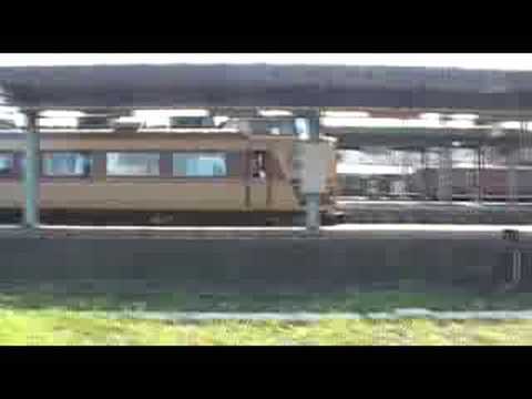 JR豊岡駅を発車する特急きのさき