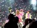 Joe Jonas jumps on Kevin at the end of Miley SHOW!!