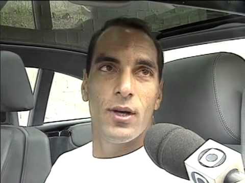 Edmundo foge à regra das entrevistas dos jogadores de futebol