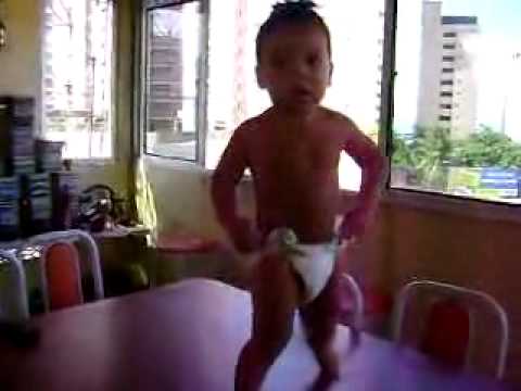 Bebé bailando Samba Bebé bailando Samba