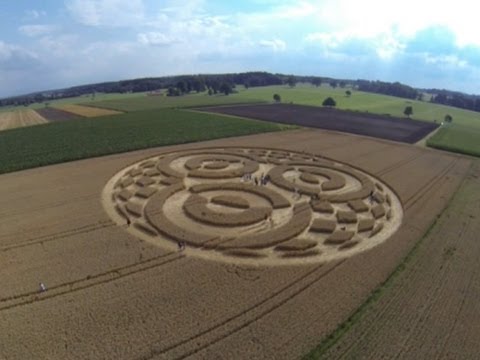german - Thousands of people are trekking to a Bavarian farmer's field to check out a mysterious set of crop circles. (July 30) Subscribe for more Breaking News: http://smarturl.it/AssociatedPress...