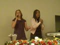 * Daniela lins* e Luciana* Lovando ao Senhor!!!
