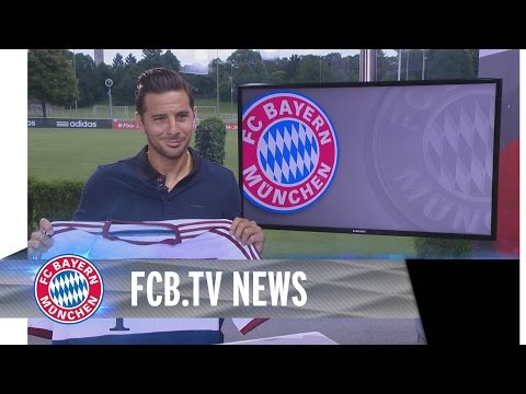 Pizarro präsentiert Away-Trikot vor Telekom Cup