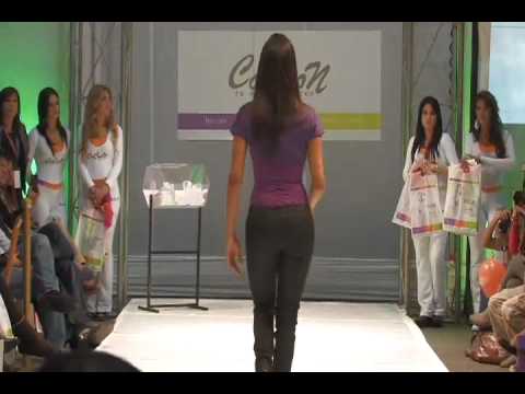 Mira a Claudia Abusada y Leslie Shaw en un sexy desfile de lencería del Fibella 2010