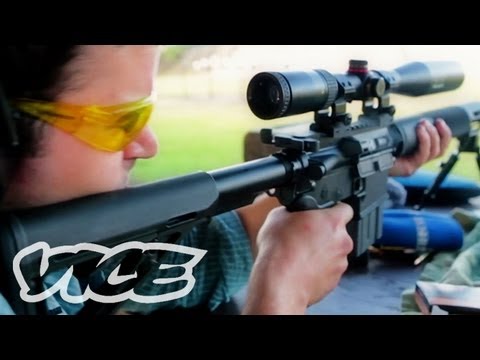 Guns - フロリダ州では拳銃の取引が合法化されている。文化の一部として維持すべきか、それとも犯罪を減らすため規制すべきか......。尽きない銃問題を両サイドから見直す。 After so many...