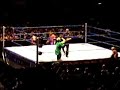 WWE Live in M�nchen am 27.9.08 Hornswoogle mit Wasserpistole