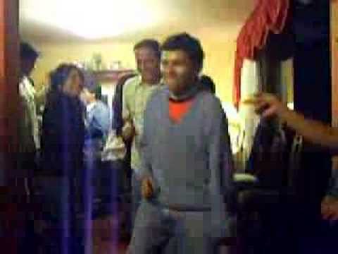 llakiruna - EL chato Manuel...segun el... bailando.