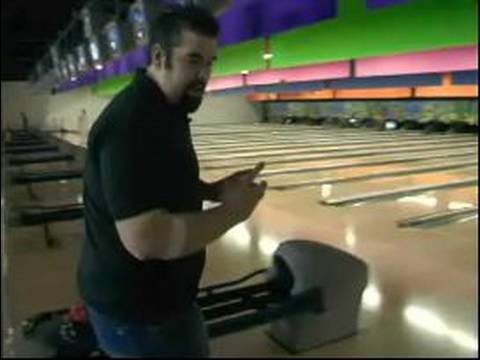 how to properly throw a bowling ball