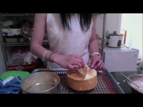 Chiffon - Hey everyone, We are making a chiffon sponge cake! This cake recipe can be used for any cakes that you want a fluffy and soft end result. I am only using a b...