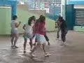 la madre se cae xd