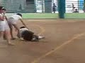 la madre se cae xd