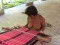 videos de Carmen Piailug weaves on Satawal