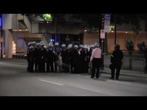 Video: On loan Chicago cops force protester to kneel for photos at Pittsburgh G:20