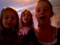 videos de Anna and her sis and her sis's friend b4 B arrives