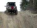 videos de John Dillon climbs a hill @ hard rock in his Big block chevy jeep