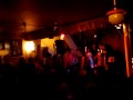 Bert zingt een Kerstlied