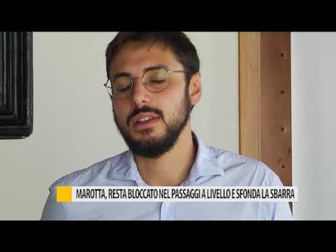 Marotta, resta bloccato nel passaggio a livello e sfonda la sbarra – VIDEO item-thumbnail