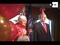 el-papa-celebra-su-cumplea-os-junto-hillary-y-obama-en-museo-de-cera-.html