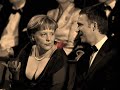 Merkel ( pack deine Brüste ein) Merkel ( pack deine Brüste ein)
