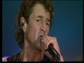 peter maffay - alter mann 2000
original von 1985

songtext:
graues haar auf verbrannter haut
und ein blick, der das eis der antarktis taut
ohne hast
gehst du
deinen weg
dein gep�ck ist die last der vergangenheit
und dein ziel liegt verborgen in der ewigkeit
welche kraft
l��t dich
weiter gehn?

alter mann, sag mir, was du siehst 
welches licht zeigt dir deinen weg
alter mann, la� mich mit dir gehen
ich will sehn wie du, na wie du

dein gesicht ist ein buch, das man nie vergi�t
und dein stolz sagt mir, da� du ungebrochen bist
wie der baum
an den 
du dich lehnst
du hast gl�ck, leid und liebe und den dreck erlebt
und du wei�t, wie die schuld an den h�nden klebt
weiser mann
warum 
bleibst du stumm?

alter mann, sag mir, was du siehst 
welches licht zeigt dir deinen weg
alter mann, la� mich mit dir gehen
ich will sehn wie du, genau wie du

(instrumental)

alter mann, sag mir, was du siehst 
welches licht zeigt dir deinen weg
alter mann, la� mich mit dir gehen
ich will sehn wie du, genau wie du

(instrumental)
