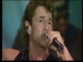 peter maffay - alter mann 2000
original von 1985

songtext:
graues haar auf verbrannter haut
und ein blick, der das eis der antarktis taut
ohne hast
gehst du
deinen weg
dein gep�ck ist die last der vergangenheit
und dein ziel liegt verborgen in der ewigkeit
welche kraft
l��t dich
weiter gehn?

alter mann, sag mir, was du siehst 
welches licht zeigt dir deinen weg
alter mann, la� mich mit dir gehen
ich will sehn wie du, na wie du

dein gesicht ist ein buch, das man nie vergi�t
und dein stolz sagt mir, da� du ungebrochen bist
wie der baum
an den 
du dich lehnst
du hast gl�ck, leid und liebe und den dreck erlebt
und du wei�t, wie die schuld an den h�nden klebt
weiser mann
warum 
bleibst du stumm?

alter mann, sag mir, was du siehst 
welches licht zeigt dir deinen weg
alter mann, la� mich mit dir gehen
ich will sehn wie du, genau wie du

(instrumental)

alter mann, sag mir, was du siehst 
welches licht zeigt dir deinen weg
alter mann, la� mich mit dir gehen
ich will sehn wie du, genau wie du

(instrumental)