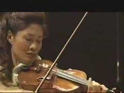 Kyung Sun Lee playing Brahms Violin ...