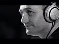 i've never been to the usa
i'm a slave for the minimal wage
detroit, new york and l.a
but i'm stuck in the u.k.

al di l� del formidabile testo, intendo esprimere il mio pi� sincero 