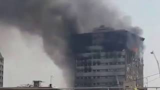 Màs de 30 bomberos murieron al caer edificio en Teherán-Irak (Vìdeo)