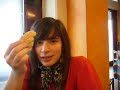 prese la brioche,la spezzò e la diede ai suoi nipoti..!