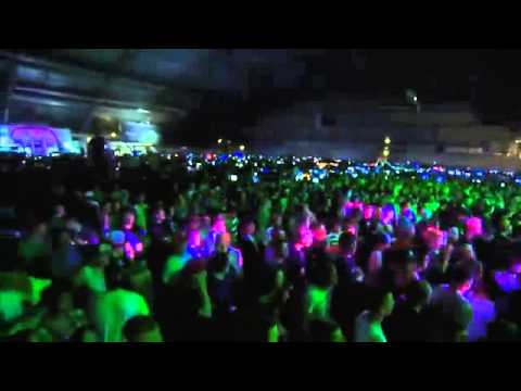 crowd - this dj really gets the crowd going at the dreamhack talent show for people wanting to know the tracks 0:00 Da Tweekaz - Become 0:26 cuts to Audiofreq - Lose...