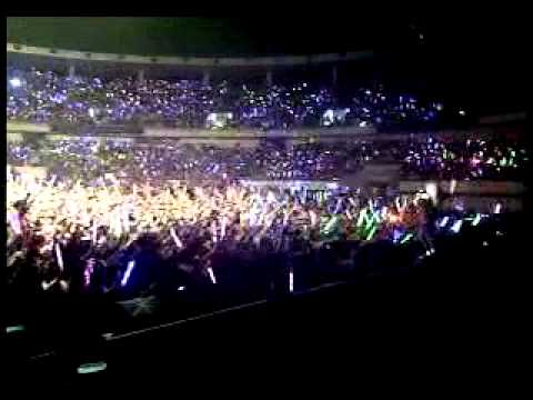 Avril Performs 'Sk8er Boi' at Shanghai Grand Stage in China Video