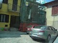 En voiture dans les rues de Brognaturo