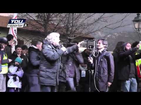 rai3 - Esibizione di Beppe Grillo - Susa (Torino, Piemonte ) - 14 Febbraio 2013. File originale: http://www.youreporter.it/video_Grillo_Vs_cameraman_RAI.