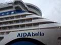 AIDAbella kurz nach dem Ausdocken in Nahaufahme