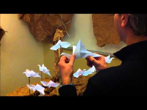 Des oiseaux de papier, des diodes, des piles. 0 Des oiseaux de papier, des diodes, des piles.