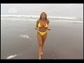hace tiempo vino esta mujer con su programa a las playas de la guanaxia ahi se miraba sabrosa les aseguro que no es el majahual o san marcelino esa playa