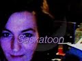 saskatoon est le lieu, bon dieu quel trou !
c'�tait la mer � boire m�me du th� vert
tes mots br�laient l'air comme des enseignes
ta bouche rouge s'enroulait en anneau...
c'que t'�tais bombe, t'�tais bombe la blonde
quelques efforts encore et t'approchais les brunes
quelques efforts encore et t'accrochais la lune

je m'interrogeais avec admiration
pench� fort sur ce balcon
esth�tiquement conforme � l'eden j'�tais quadrilataire, h�liport� l� vers cette fossette
un sourire b�te aux l�vres

tes yeux noisettes comme des noisegates nous disaient : 