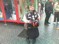 Klaus B�rbel in Bremen am HBF am Tanzen/dancing at the main