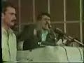 روز 22 خرداد 1359، درشرايطي كه خميني خفقان و سركوب را به‌اوج بي سابقه‌يي رسانده بود، ميتينگ 200 هزارنفري مجاهدين در استاديوم امجديه تهران برگزار گرديد. از همان اولين روزهاي بعد از پيروزي قيام 57، تهاجمات وحشيانه چماقداران و پاسداران رژيم به‌آزاديهاي مردم آغاز شده بود. خميني به‌راستي مي‌خواست براي تحكيم پايه‌هاي حكومت ولايت ‌فقيه خود در كوتاهترين زمان، اختناق مطلق را حاكم كند و هر مخالفي را از پيش پاي خود بردارد. براي هر كس كه درآن روزهاي پرتلاطم شاهد خيانت آشكار خميني به‌آرمانهاي انقلاب بود، اولين سؤال اين بود كه انقلاب ايران به‌كجا مي‌رود ودر اين شرايط، چه بايد كرد؟روز 22خرداد59 آقاي مسعود رجوي در سخنراني تاريخي خود در ميتينگ امجديه كه به‌رغم همه محدوديتهاي ايجاد شده توسط ارتجاع و تهاجمات گله‌هاي مزدوران حزب‌اللهي، 200هزار نفر در آن شركت كرده بودند، در زير باران گلوله و گاز اشك‌آور اين سؤال بسيار اساسي را در برابر همه مردم ايران و به‌خصوص اقشار آگاه و نيروهاي ترقيخواه و انقلابي قرار داد: چه بايد كرد؟«چه بايد كرد؟» افشاگري تكان‌دهنده و تعرض سياسي ـ اجتماعي مجاهدين عليه استبداد و انحصارطلبي، عليه جنايتها و يكه‌تازيهاي ارتجاعي خميني و پاسداران و چماقدارانش بود كه با تهاجمات پي‌درپي خود و با كشتار و سركوب مجاهدين، مي‌خواستند آزادي و پرچمداران ‌‌آن‌را‌به‌مسلخ ببرند و ديكتاتوري زير پرده دين را حاكم كنند.اين سخنراني در شرايطي كه يورش چماقداران ارتجاع يك لحظه قطع نمي‌شد، ايراد شد و يك‌بار ديگر فضاي سياسي ايران را به‌لرزه در‌آورد.