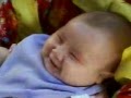 ALEXANDY Y SU PRIMERAS RISAS CON SU TIO VIC 